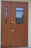 木目が美しく丈夫な アルミ製・特注玄関ドア